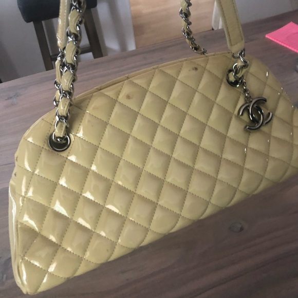 Beautiful Vintage Chanel Bag - Picture 2 of 11